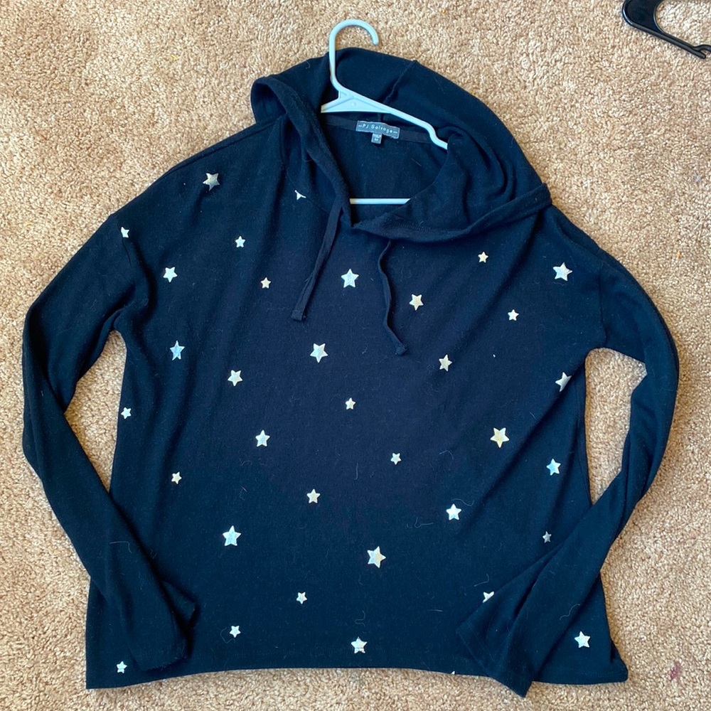 Lightweight comfy black sweater With star designs